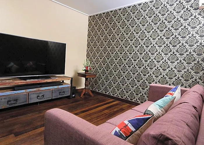 Hotel Delmara At